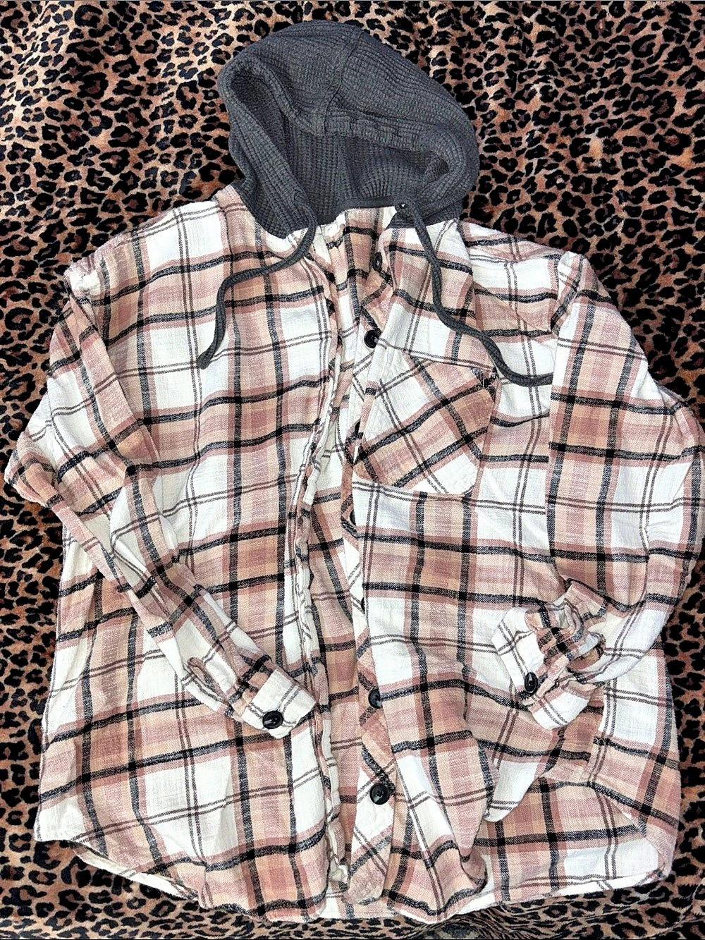 Maurice’s Plaid Button Down Shirt in Pink & White Size XL Like New